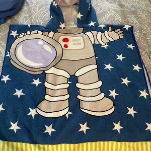 NWOT Astronaut hooded towel
